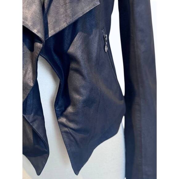 NEW MY TRIBE women's foldover collar jacket in black - Picture 2 of 2